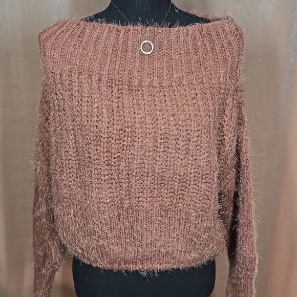 Mohair Off the Shoulder Cropped Sweater - Picture 4 of 14